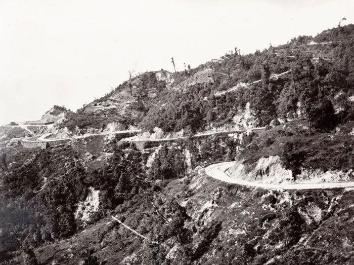 Framed Print : India - Ghoom station to Darjeeling, railway track Framed Print : India - Ghoom station to Darjeeling, railway track