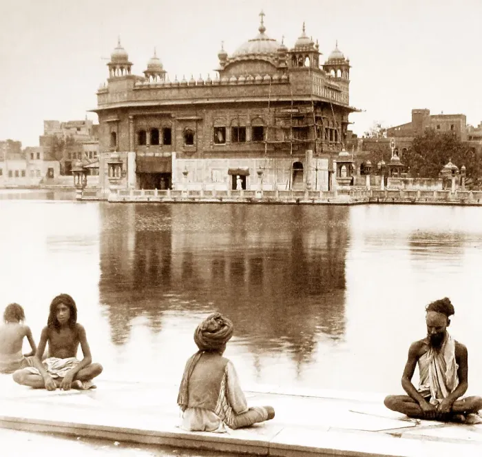 Framed Print : India - Golden Temple of Amritsar - fakirs early 1900s Framed Print : India - Golden Temple of Amritsar - fakirs early 1900s