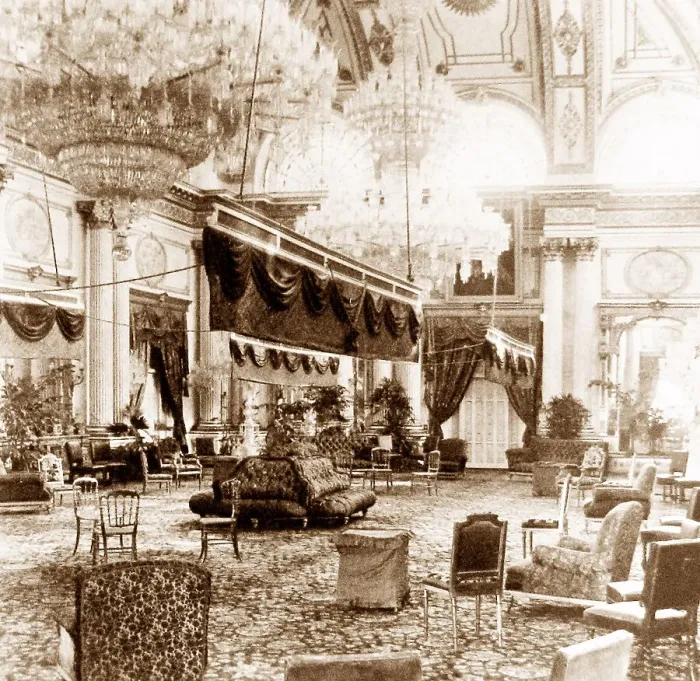Framed Print : India - The Great Durbar hall - Palace of HH Maharaja Framed Print : India - The Great Durbar hall - Palace of HH Maharaja