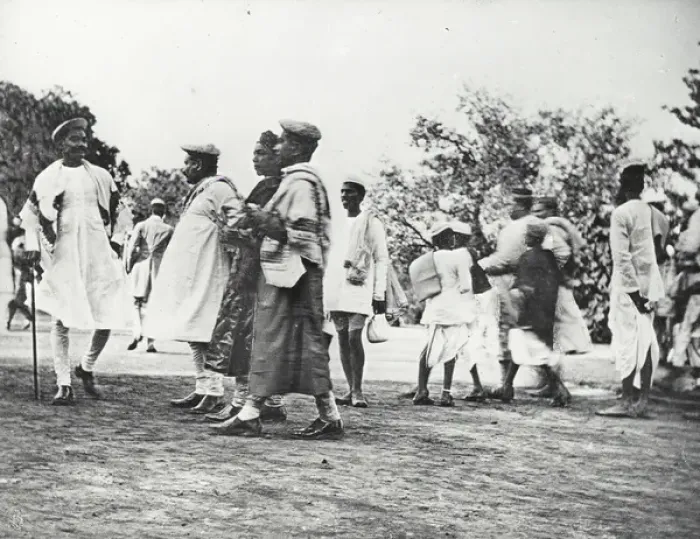 Framed Print : India - Jains and Marawarris on the Promenade, Calcutta Framed Print : India - Jains and Marawarris on the Promenade, Calcutta