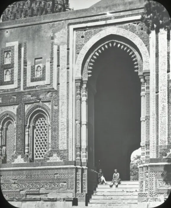 Framed Print : India - The Kutab - Ala-ud-din Gateway, Delhi Framed Print : India - The Kutab - Ala-ud-din Gateway, Delhi