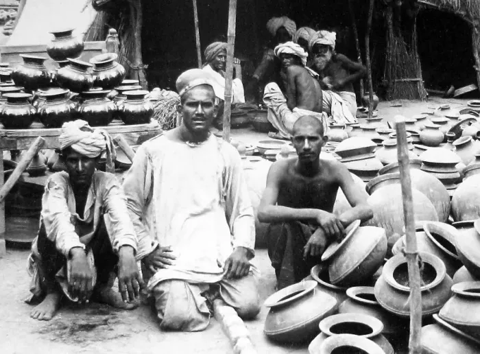 Framed Print : India - Lahore pot sellers early 1900s Framed Print : India - Lahore pot sellers early 1900s