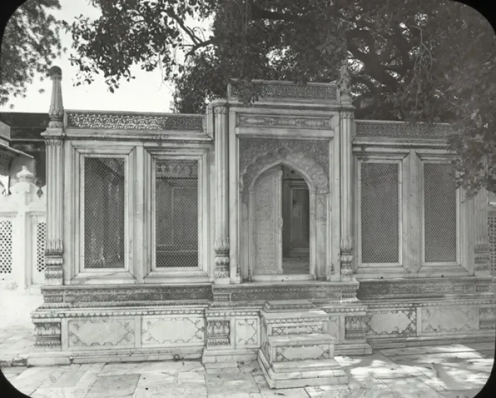 Framed Print : India - Marble screen in Miss Jehangirs Tomb, Delhi Framed Print : India - Marble screen in Miss Jehangirs Tomb, Delhi