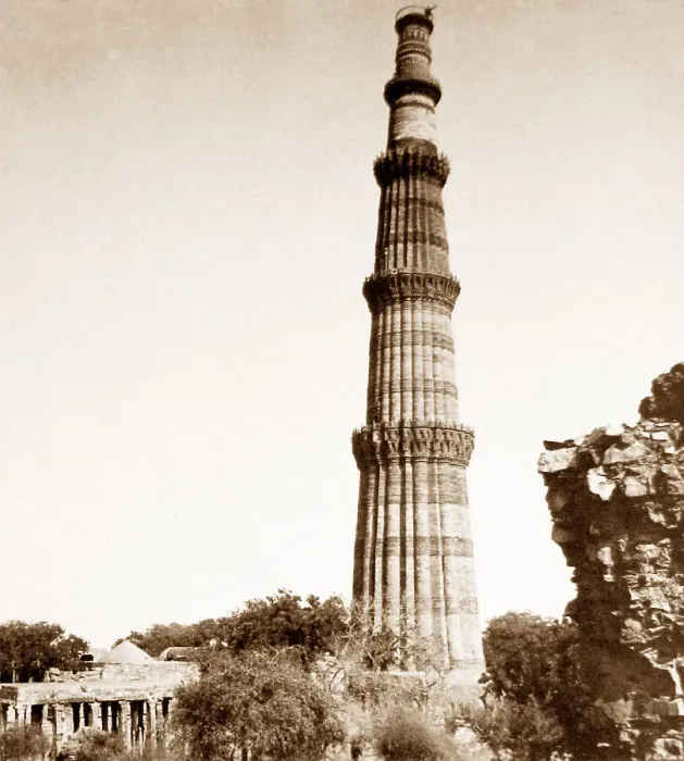 Framed Print : India - Qutb Minar Delhi early 1900s Framed Print : India - Qutb Minar Delhi early 1900s