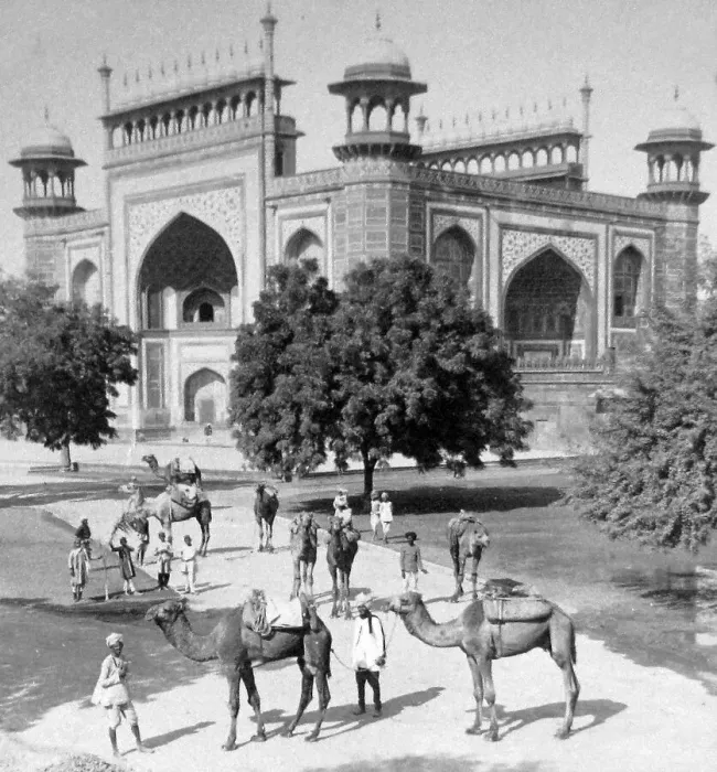 Framed Print : India - Taj Mahal Agra early 1900s Framed Print : India - Taj Mahal Agra early 1900s
