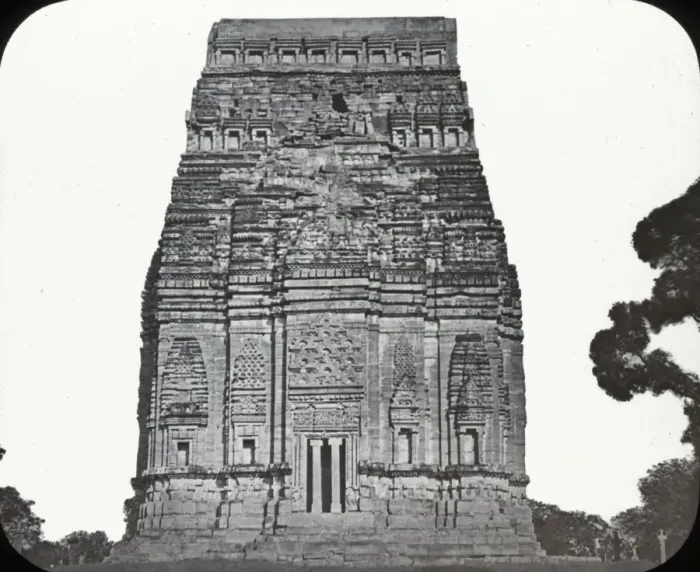 Framed Print : India - The Vihara (Jain) temple on the fort, Gwalior Framed Print : India - The Vihara (Jain) temple on the fort, Gwalior