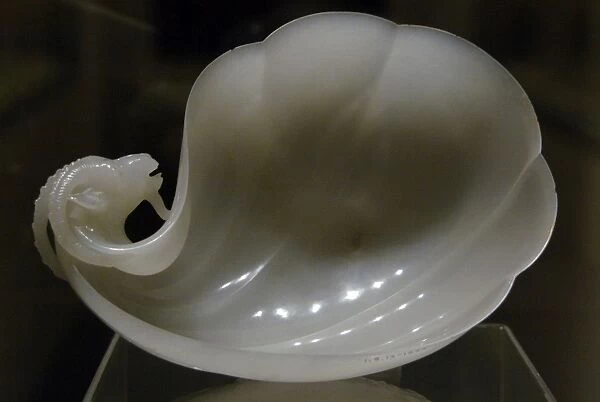 India. Wine cup of Shan Jahan period. 1657. White nephrite j