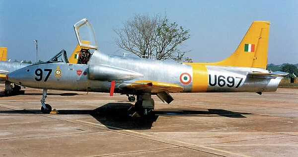 Indian air Force - HAL HJT-16F Kiran U697 (msn HAL / JT / WC / 33) Date: circa 2000