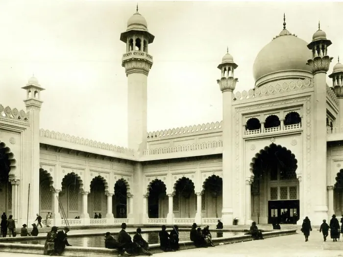 Framed Print : Indian Courtyard, British Empire Exhibition, Wembley Framed Print : Indian Courtyard, British Empire Exhibition, Wembley