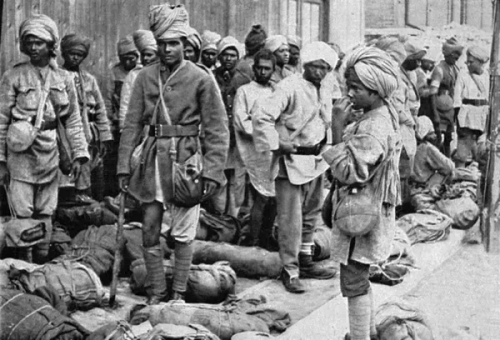 Framed Print : An Indian labour corps during World War I Framed Print : An Indian labour corps during World War I