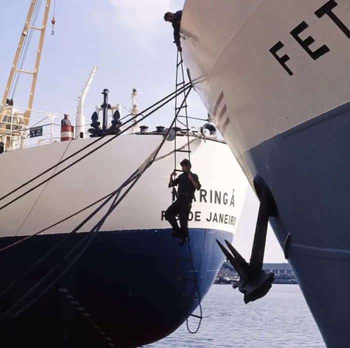 Framed Print : Indian Rope Trick Middlesbrough docks 1970s Framed Print : Indian Rope Trick Middlesbrough docks 1970s