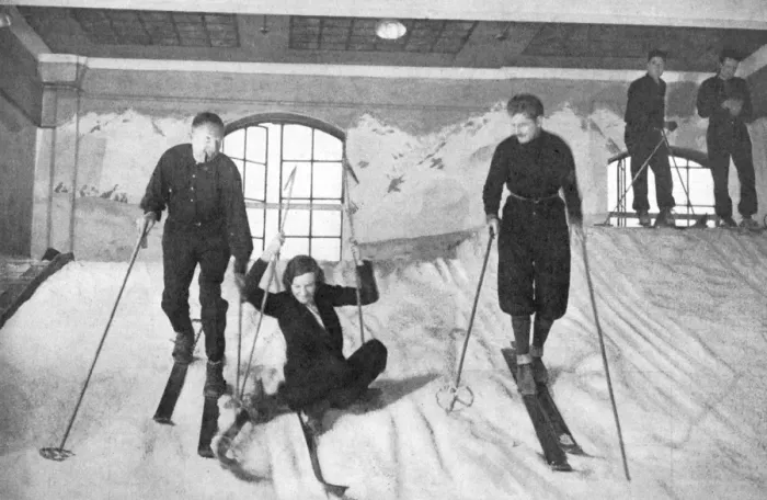Framed Print : Indoor ski school at Piccadilly Circus Framed Print : Indoor ski school at Piccadilly Circus