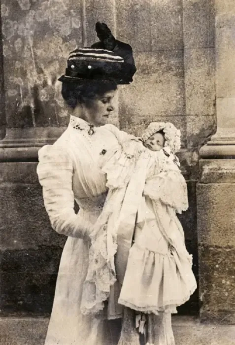 Framed Print : Infanta Beatriz of Spain with English nurse Framed Print : Infanta Beatriz of Spain with English nurse