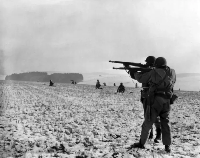 Framed Print : US infantry on Bastogne front Framed Print : US infantry on Bastogne front