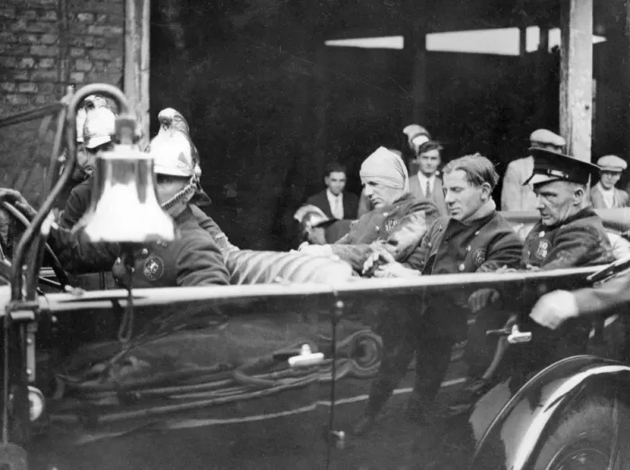Framed Print : Three Injured firemen taken to Barts Hospital Framed Print : Three Injured firemen taken to Barts Hospital
