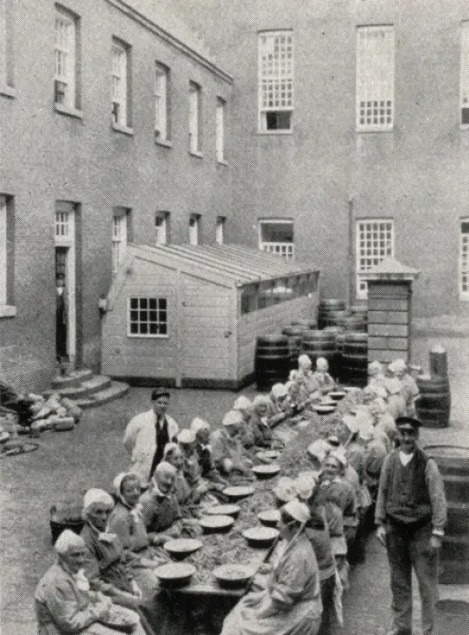 Framed Print : Inmates employed at canning in the Amsterdam Workhouse Framed Print : Inmates employed at canning in the Amsterdam Workhouse