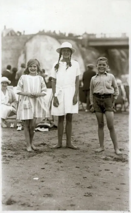 Framed Print : insertcaption Date: circa 1920s Framed Print : insertcaption Date: circa 1920s