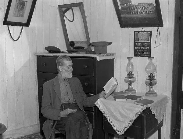 Interior of Postmaster Browns home at Old Rag. Shenandoah N