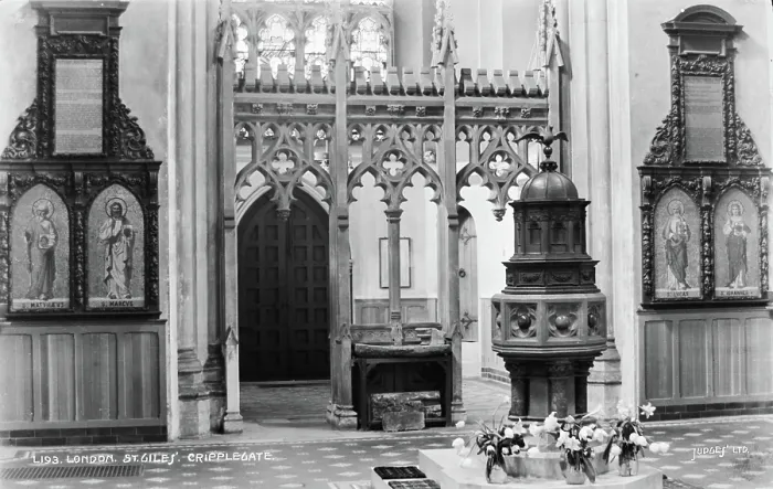 Framed Print : Interior of St. Giles Church, Cripplegate Framed Print : Interior of St. Giles Church, Cripplegate