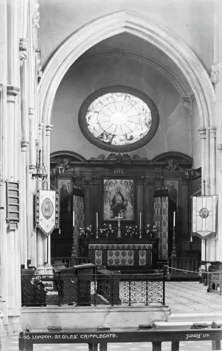 Framed Print : Interior of St. Giles Cripplegate Framed Print : Interior of St. Giles Cripplegate