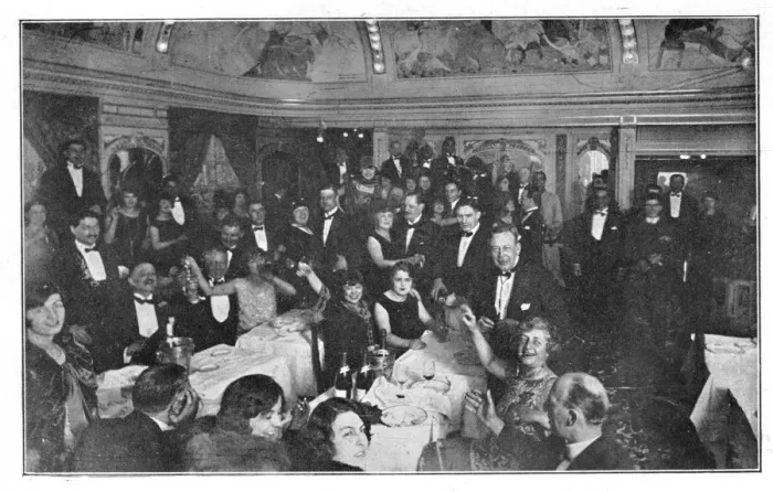 Framed Print : An interior view of the Parisian nightclub Le Capitole, Mont Framed Print : An interior view of the Parisian nightclub Le Capitole, Mont