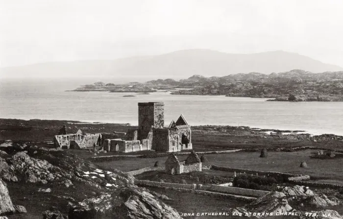 Framed Print : Iona Abbey and St Orans Chapel, Scotland Framed Print : Iona Abbey and St Orans Chapel, Scotland