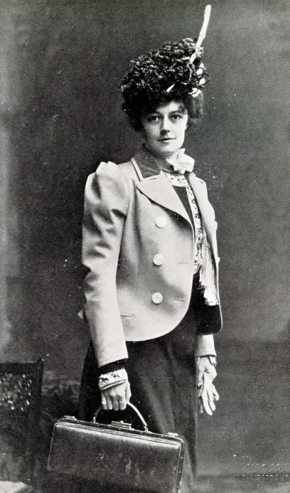 Framed Print : Irene Vanbrugh in Pinero's play The Gay Lord Quex Framed Print : Irene Vanbrugh in Pinero's play The Gay Lord Quex