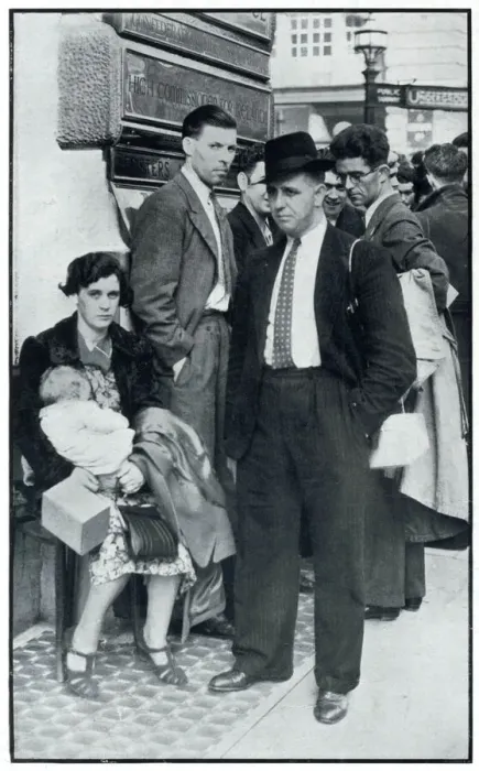 Framed Print : Irish nationals outside the Irish Embassy, September 1939 Framed Print : Irish nationals outside the Irish Embassy, September 1939