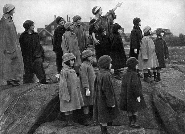 Isadora Duncan teaching children at Rye, New York, WW1