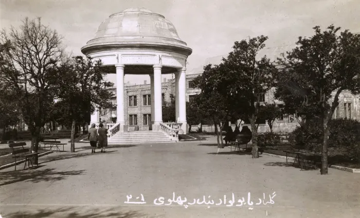 Framed Print : Isfahan, Iran - Bandstand Framed Print : Isfahan, Iran - Bandstand