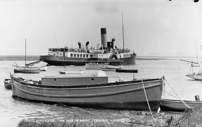Framed Print : The Isle of Wight Steamer Framed Print : The Isle of Wight Steamer