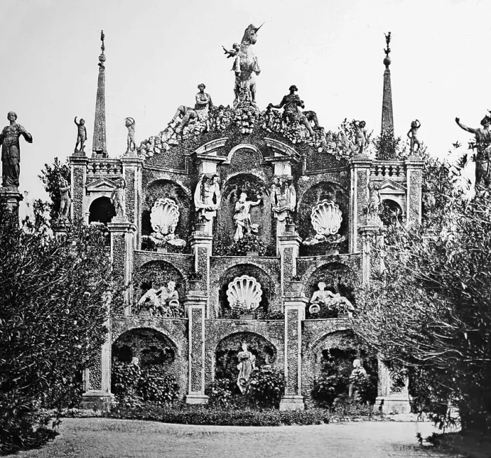 Framed Print : Isola Bella Gardens near Lake Maggiore, Italy Framed Print : Isola Bella Gardens near Lake Maggiore, Italy