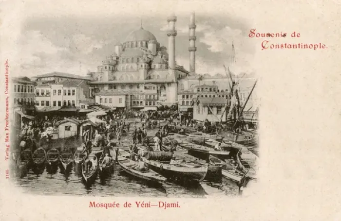 Framed Print : Istanbul, Turkey - Boats in front of Yeni Camii - Eminonu Framed Print : Istanbul, Turkey - Boats in front of Yeni Camii - Eminonu