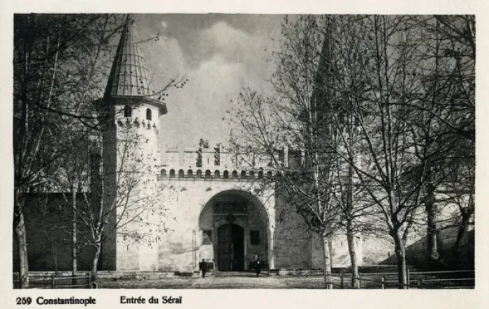 Framed Print : Istanbul, Turkey - Middle Gate of the Topkapi Palace Framed Print : Istanbul, Turkey - Middle Gate of the Topkapi Palace