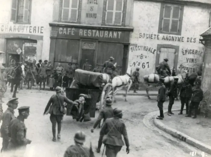 Framed Print : Italian artillery in Hautvillers, France, WW1 Framed Print : Italian artillery in Hautvillers, France, WW1