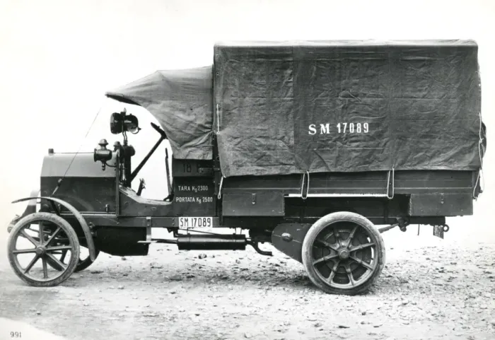 Framed Print : Italian Fiat 18P lorry in use during WW1 Framed Print : Italian Fiat 18P lorry in use during WW1