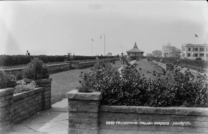 Framed Print : Italian Gardens in Felixstowe
