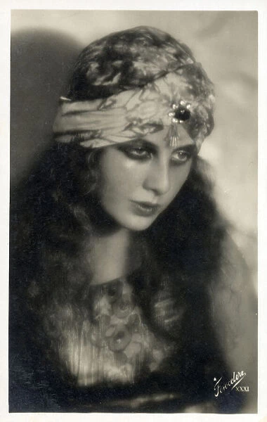 Italian Glamour - Bewitching woman with jewel headscarf