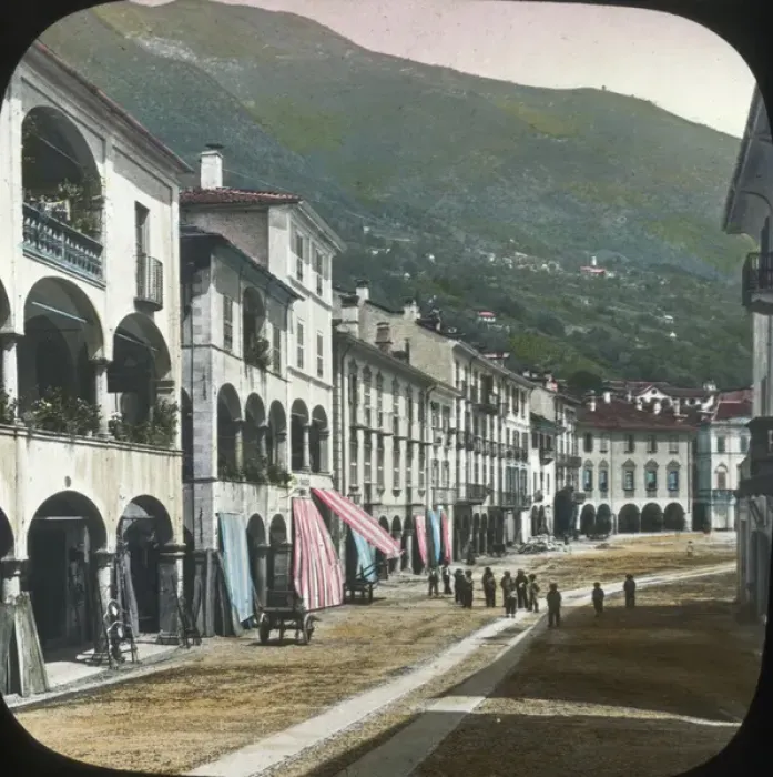 Framed Print : Italian Lakes - The Grand Piazza Framed Print : Italian Lakes - The Grand Piazza