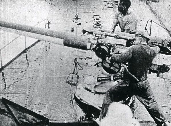 Italian naval guns in action, WW1