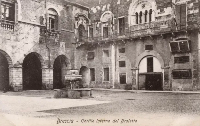 Framed Print : Italy - Brescia - Courtyard of the Broletto Framed Print : Italy - Brescia - Courtyard of the Broletto