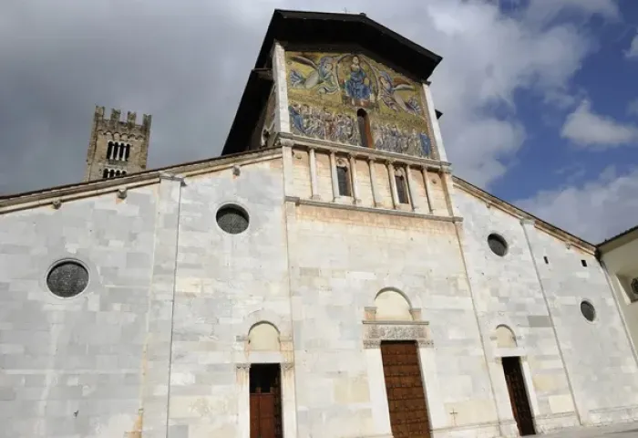 Framed Print : Italy. Lucca. Basilica of San Frediano. Exterior
