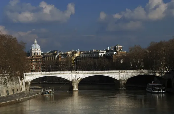 Framed Print : Italy. Rome. Umberto I Bridge over the Tiber River Framed Print : Italy. Rome. Umberto I Bridge over the Tiber River