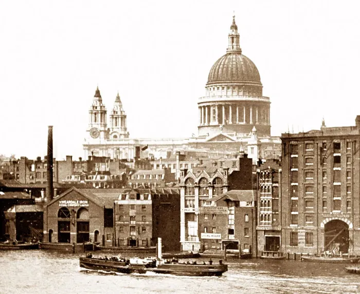 Framed Print : iver Thames, St Paul's Cathedral, London Framed Print : iver Thames, St Paul's Cathedral, London
