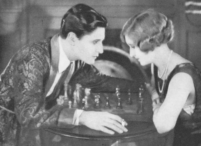 Framed Print : Ivor Novello and June in The Lodger (1926) Framed Print : Ivor Novello and June in The Lodger (1926)