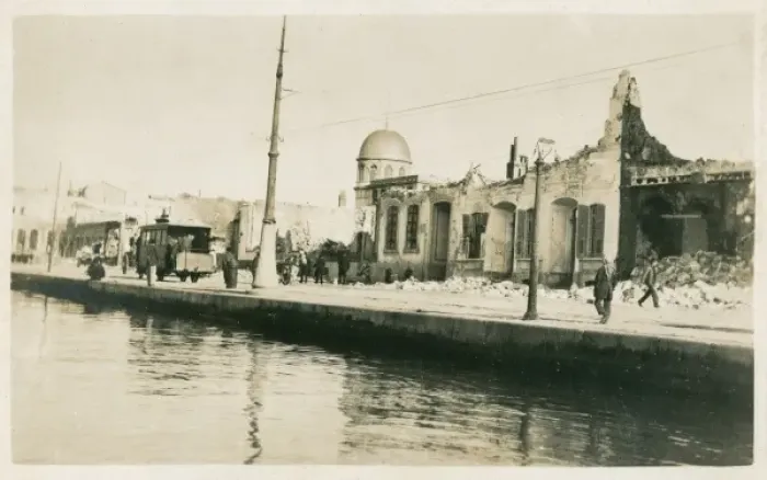 Framed Print : Izmir, Turkey - Results of bombardment in 1915 (5 / 9) Framed Print : Izmir, Turkey - Results of bombardment in 1915 (5 / 9)