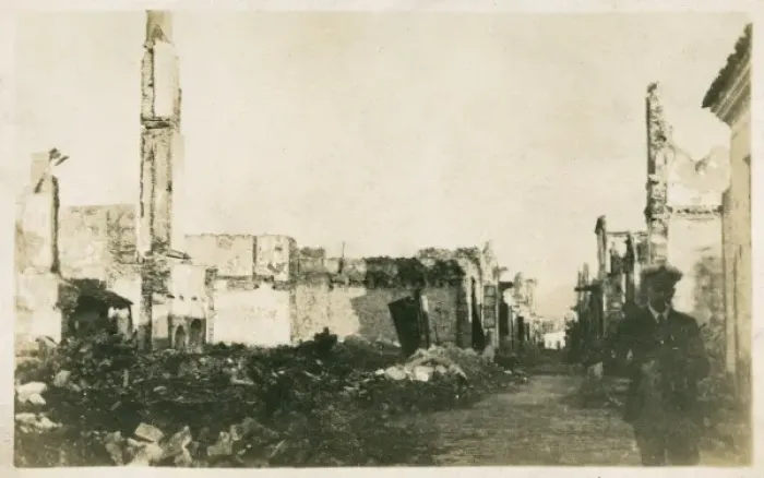 Framed Print : Izmir, Turkey - Results of bombardment in 1915 (8 / 9) Framed Print : Izmir, Turkey - Results of bombardment in 1915 (8 / 9)