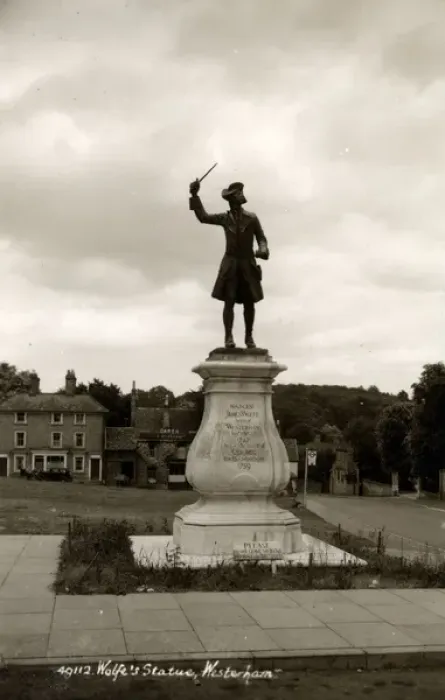 Framed Print : James Wolfes Statue, Westerham, Kent Framed Print : James Wolfes Statue, Westerham, Kent