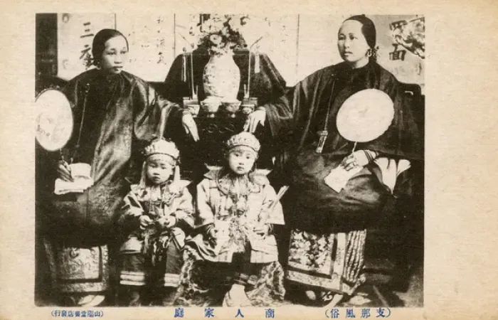 Framed Print : Japan - Two Rich women with their young children Framed Print : Japan - Two Rich women with their young children