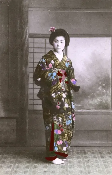 Framed Print : Japan - Studio Photographic Portrait of a Japanese Geisha Framed Print : Japan - Studio Photographic Portrait of a Japanese Geisha